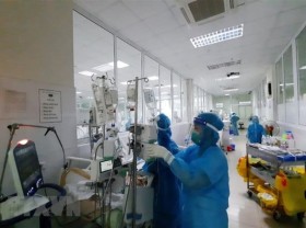 Image: Vietnam sees daily Covid-19 cases fall