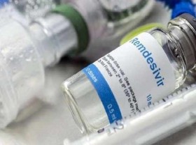 Image: Vingroup presents Health Ministry with 500,000 Covid-19 antiviral vials
