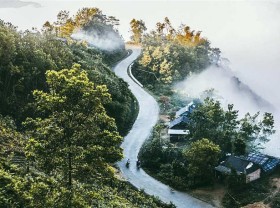 Image: Wild beauty on top of Eo Chim Pass