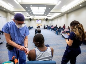 Image: Canada to require COVID-19 vaccines for federal workers