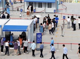 Image: China reports no new local COVID-19 cases for first time since July