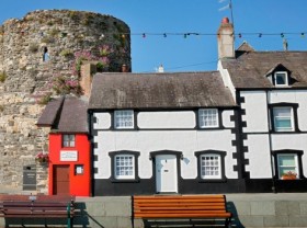 Image: Smallest House of Great Britain The Old Quay House Attracts 55 000 Guests Each Year