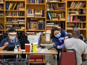 Image: Toronto's hospital network to sack employees unvaccinated at end of October
