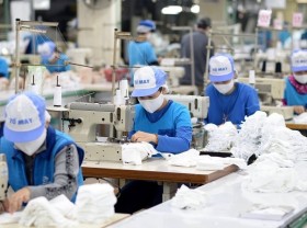 Image: Vietnam exports over 15 million medical masks in August