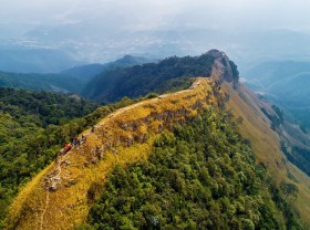 Image: Go find Phia Po mountain and check-in ‘dinosaur spine’ in Lang Son