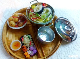 Image: Mekong Delta woman pays homage to native cuisine with clay miniatures