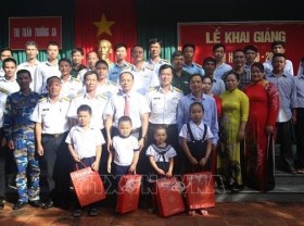Image: Elementary students in Truong Sa island district enter new school year