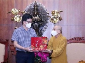 Image: Go'vt committee accompanies Buddhist dignitaries, followers in HCM City COVID-19 fight: Official