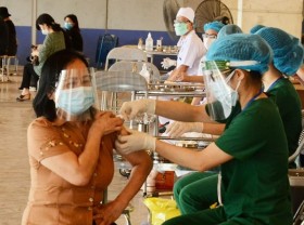 Image: Hanoi offers COVID-19 vaccination for foreigners at two select venues
