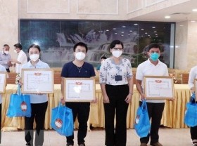 Image: HCM City honours Catholic volunteers for COVID-19 control
