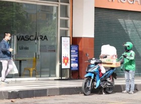 Image: Ho Chi Minh City allows food and drink takeaway services