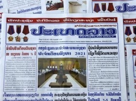 Image: Lao newspaper hails Vietnam's achievements, Laos-Vietnam ties