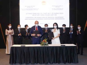 Image: NA Chairman witnesses signing of deals between Vietnamese and European firms