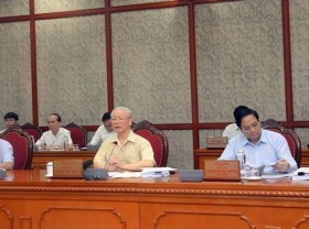 Image: Politburo gives opinions on socio-economic performance