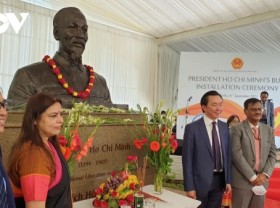 Image: President Ho Chi Minh s Bust Presented in New Delhi India