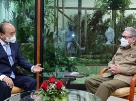 Image: President Nguyen Xuan Phuc meets with Gen. Raul Castro Ruz