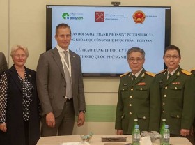Image: Saint Petersburg donates COVID-19 treatment drugs to Vietnam