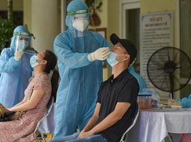 Image: Vietnam logs 12,680 new COVID-19 infections, 335 deaths