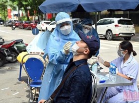 Image: Vietnam logs additional 13,137 COVID-19 cases