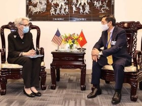 Image: Vietnamese FM holds bilateral meetings with foreign diplomats