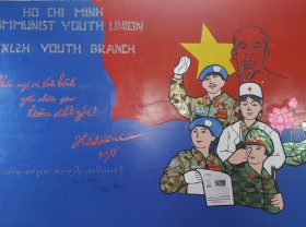 Image: Peacekeepers make poster to celebrate National Day from South Sudan