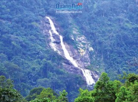 Image: Silk (Lua) Waterfall – the wild beauty in the middle of a thousand