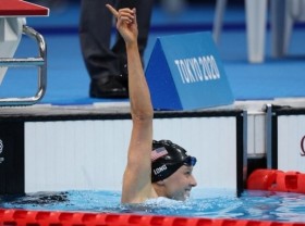 Image: Jessica Long adds 16th Paralympic gold medal to the stack in final race at Tokyo 2020