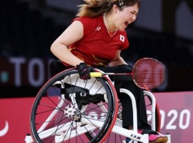 Image: Sarina Satomi wins Japan's first-ever Paralympic gold in badminton