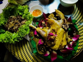 Image: Steamed chicken with lotus leaves is sweet and fragrant to welcome autumn
