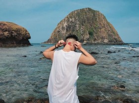 Image: Around the beautiful islands in Phu Yen watching the blue sea and sunshine