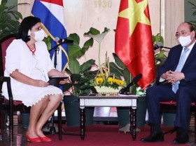 Image: President Nguyen Xuan Phuc receives Cuban friendship officials