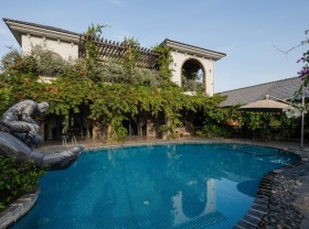 Image: The stone mansion of the owner who loves French architecture