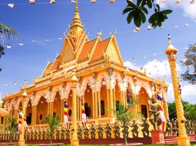 Image: Visit Phu Ly Pagoda – a Khmer-style ancient temple in Vinh Long