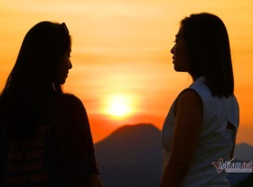 Image: Watch the beautiful Ha Long sunset from the top of Ky Thuong