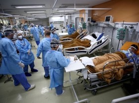 Image: Brazil reports 485 COVID deaths in 24 hours, down to a sixth of pandemic peak - ministry