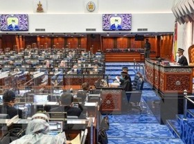 Image: Malaysia's parliament resumes meeting after nine-month hiatus
