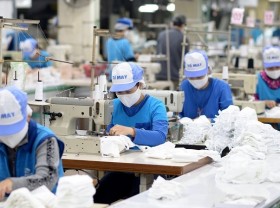 Image: Big garment makers see stable orders, want to hire more workers
