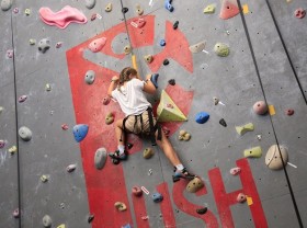 Image: Delight in the fun with the super ‘HOT’ artificial climbing sites in Saigon today