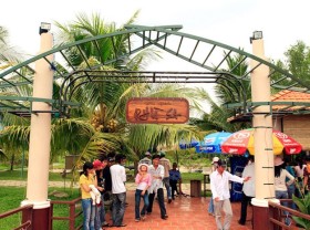 Image: Experience going to Phu Sa Can Tho tourist area to have fun, eat and drink freely