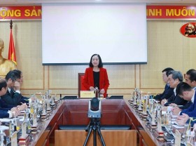 Image: Party official meets newly-accredited ambassadors