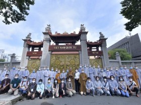 Image: Religious volunteers join health workers in COVID-19 fight