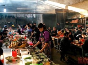 Image: Unique cultural identity of Meo Vac mountainous district highlighted through weekly market