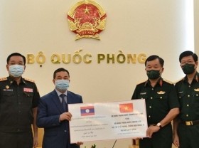 Image: Vietnam assists Lao Defence Ministry with medical supplies