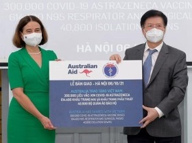 Image: Vietnam receives 300,000 AstraZeneca vaccine doses from Australia