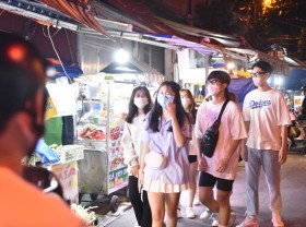 Image: Ho Chi Minh City’s famous food street full of life again after COVID-19 hibernation