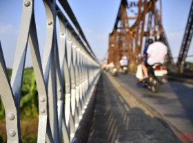 Image: 120-year-old bridge receives "new coat"