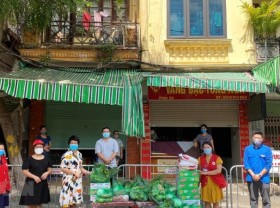 Image: Hanoi helps pandemic-hit people with over VND3 trillion