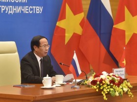 Image: Vietnam, Russia review economic, trade, scientific cooperation ties