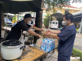 Image: Pho brings taste of joy to COVID-19 patients, frontliners in Ho Chi Minh City