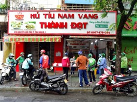 Image: Queuing to buy food, get a haircut on the first day of Ho Chi Minh City ‘opening’